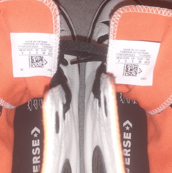 Converse high tops Sz.6M Sz.8W EUC. Black/White/Orange - Picture 5 of 7